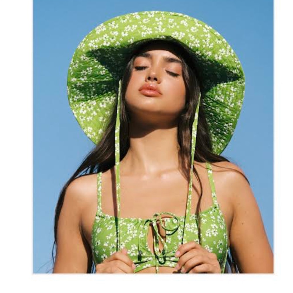 Gorgeous beach hat brand new